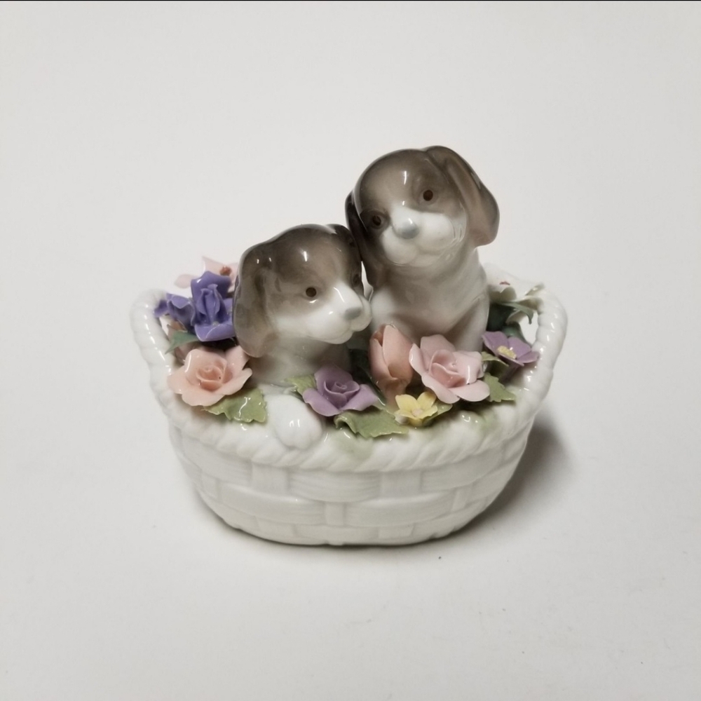 Little Puppies in a‎ Basket Music Box You've Got a Friend Anna Rosa Collection
